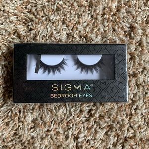 Sigma Bedroom Eyes lashes. New in box.